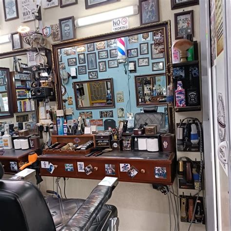 queen bee barber shop.